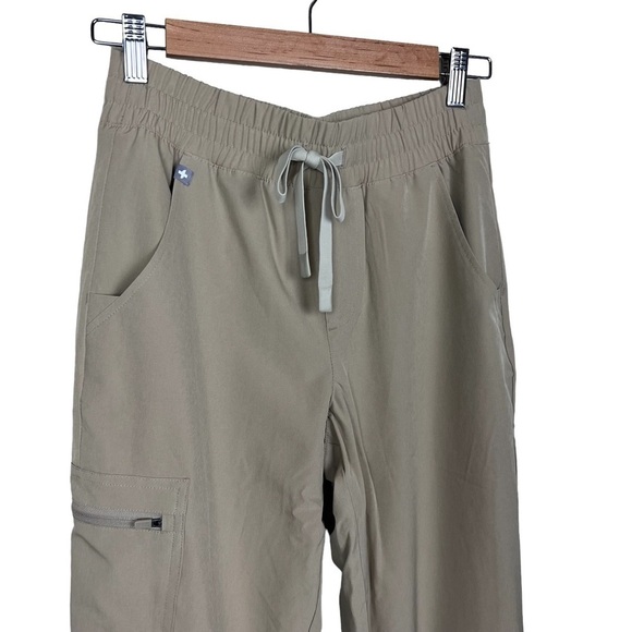 Figs Zamora High Waisted FIONLITE Lined Jogger
Scrub Pants XS Light Oak - Picture 4 of 10